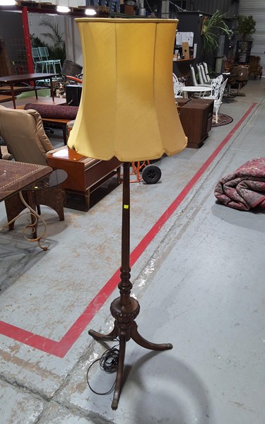 Lot 130 - STANDARD LAMP