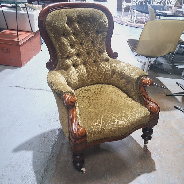 Lot 94 - ARM CHAIR