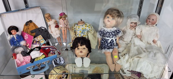 Lot 1453 - VINTAGE DOLLS