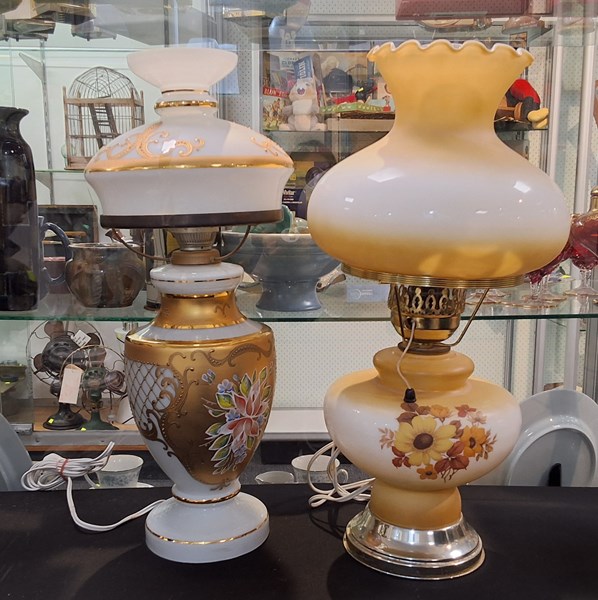 Lot 1381 - TABLE LAMPS