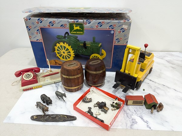 Lot 1377 - TOYS