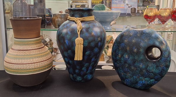 Lot 1391 - VASES