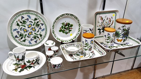 Lot 1399 - PORTMEIRION SERVINGWARE