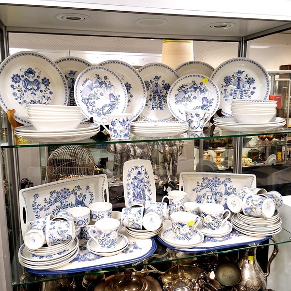 Lot 1177 - FIGGJO LOTTE DINNERWARE