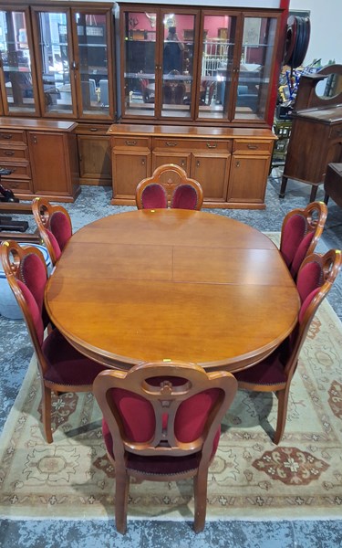 Lot 170 - DINING SUITE