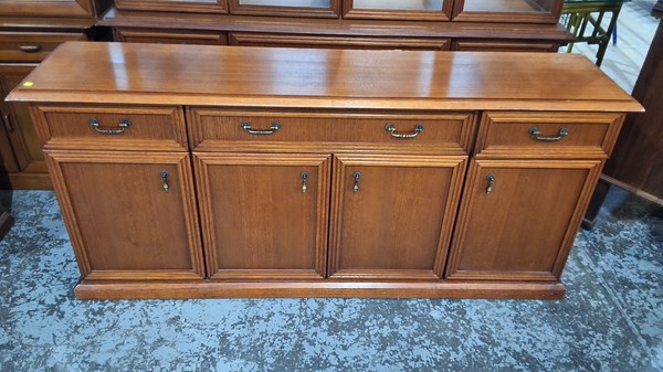 Lot 172 - SIDEBOARD