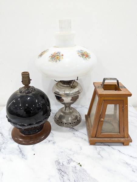 Lot 1267 - TABLE LAMPS