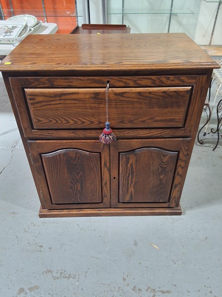 Lot 97 - DRINKS CABINET