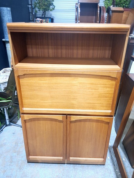 Lot 346 - DRINKS CABINET