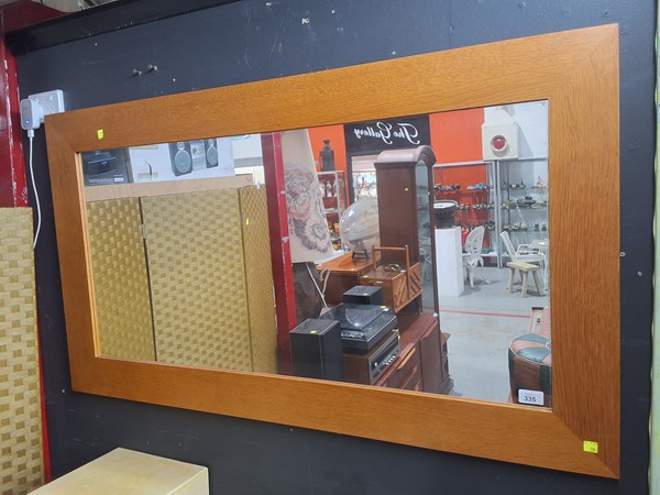 Lot 335 - WALL MIRROR