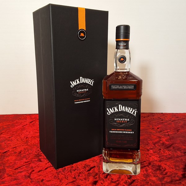 Lot 38 - JACK DANIELS SINATRA SELECT TENNESSEE WHISKY