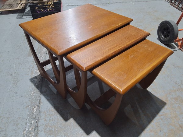 Lot 419 - NEST OF TABLES