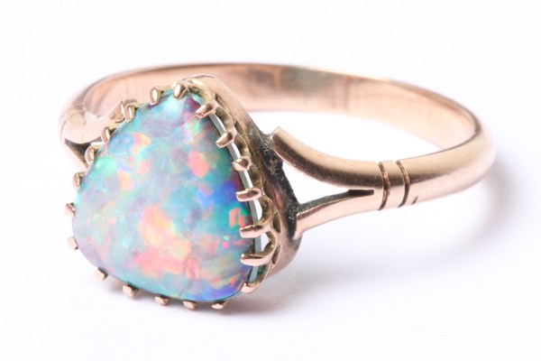 Lot 1033 - RING