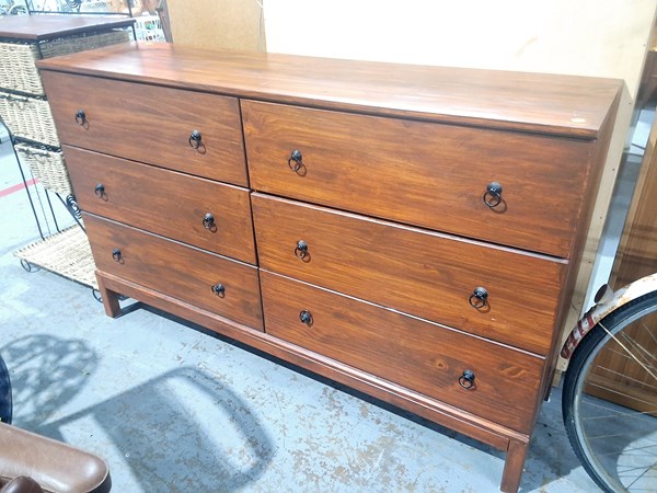 Lot 367 - CHEST OF DRAWERS