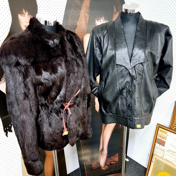 Lot 1150 - LEATHER & FUR JACKETS