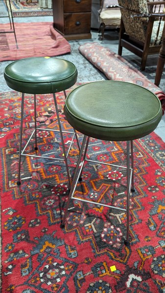 Lot 141 - STOOLS