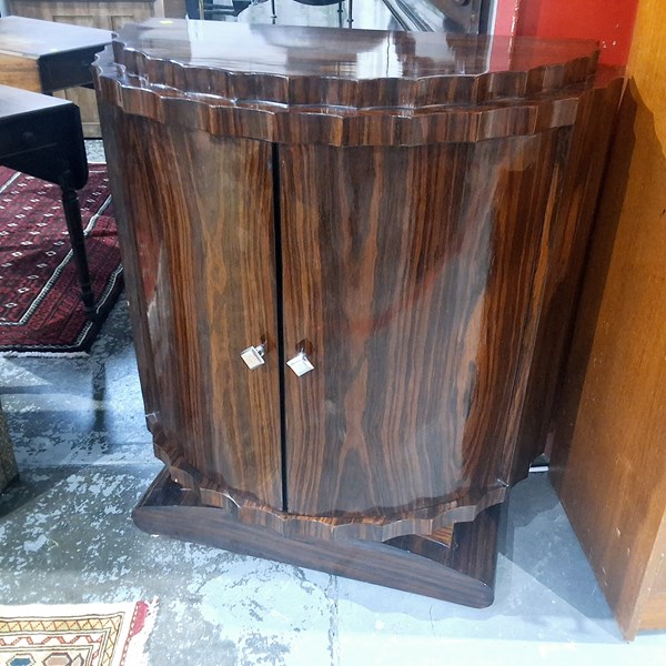 Lot 1 - CABINET