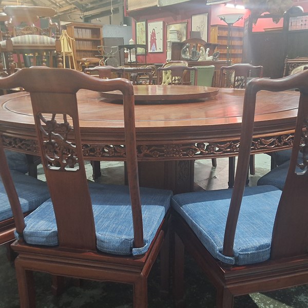 Lot 184 - DINING SUITE