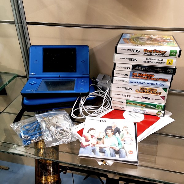 Lot 1205 - NINTENDO DS XL