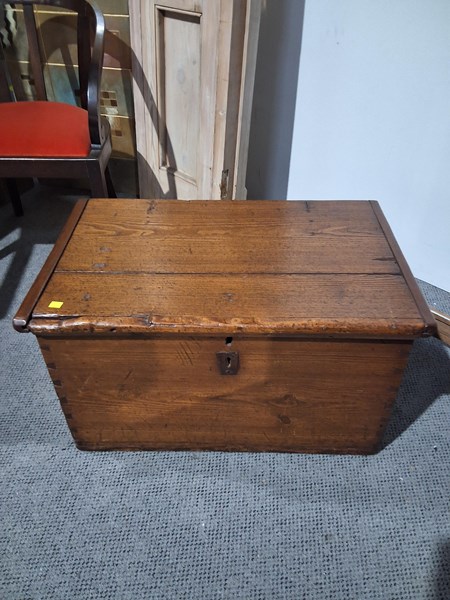 Lot 275 - TRUNK