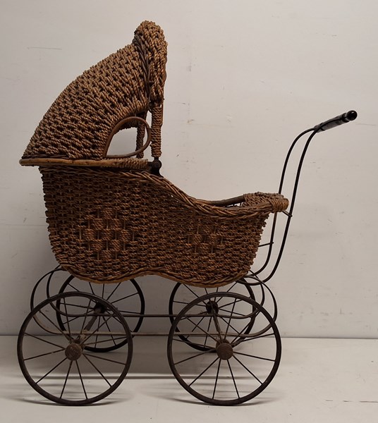 Lot 1474 - VINTAGE DOLLS PRAM