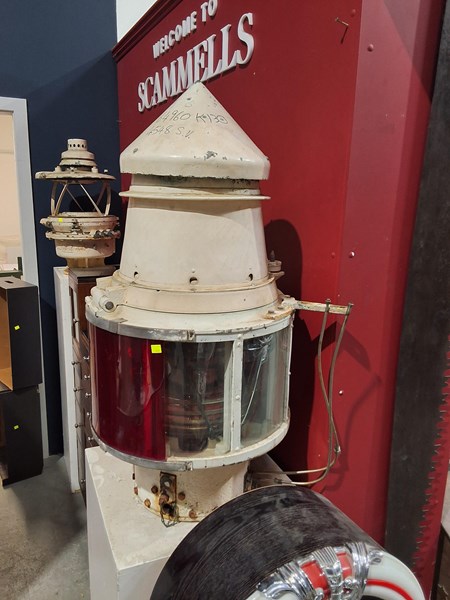 Lot 425 - NAVIGATION LANTERN