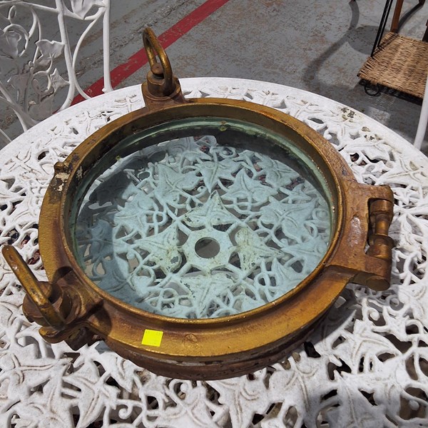 Lot 382 - PORTHOLE