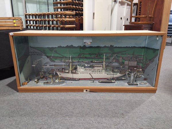 Lot 278 - SHIP MODEL