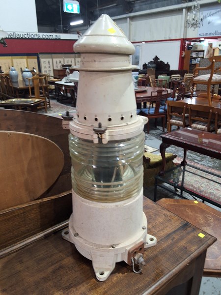 Lot 104 - NAVIGATION LIGHT