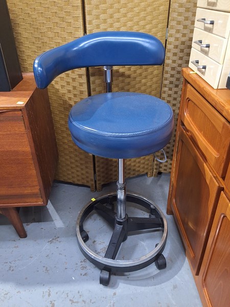 Lot 333 - DENTISTS STOOL