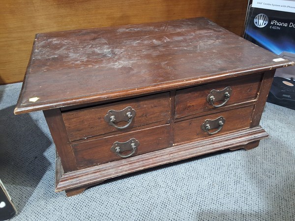 Lot 270 - COFFEE TABLE