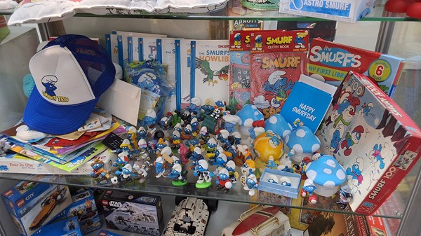 Lot 1481 - SMURF COLLECTABLES