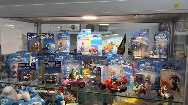 Lot 1475 - SMURF COLLECTABLES