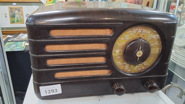 Lot 1293 - BAKELITE RADIO