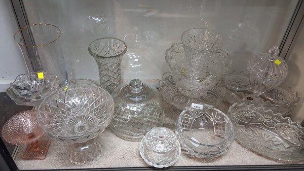 Lot 1439 - CRYSTAL & GLASS SERVING WARE