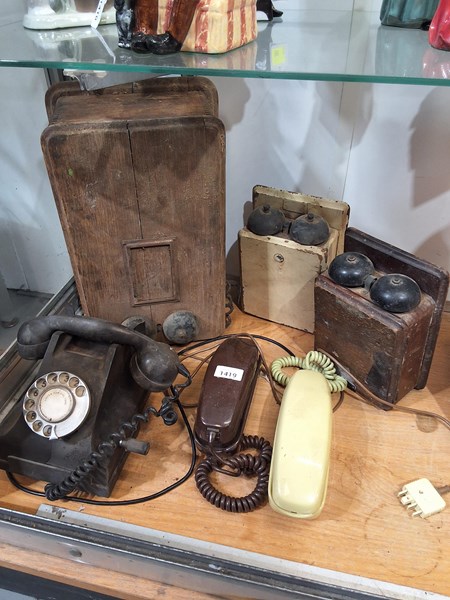 Lot 1419 - TELEPHONES