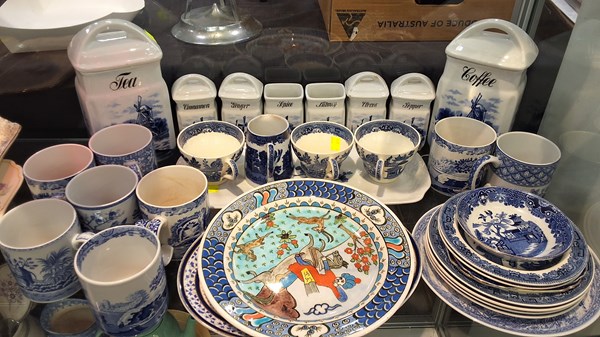 Lot 1365 - BLUE & WHITE CHINA