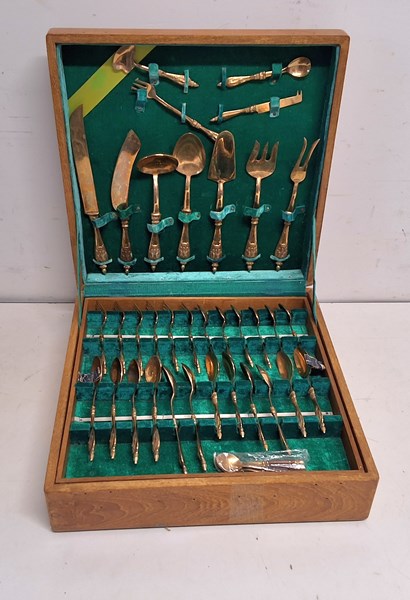 Lot 1534 - FLATWARE