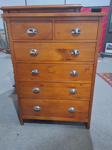 Lot 172 - CHEST OF DRAWERS