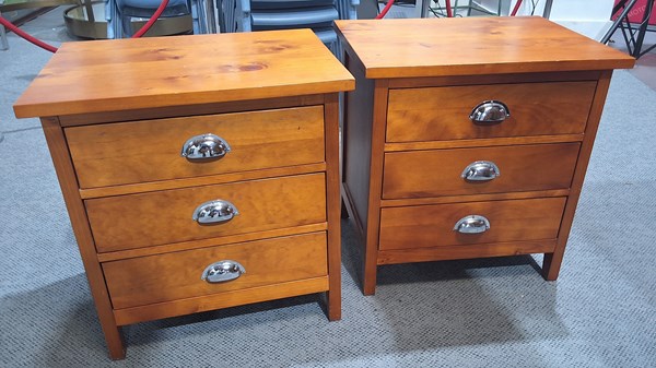 Lot 163 - BEDSIDE DRAWERS