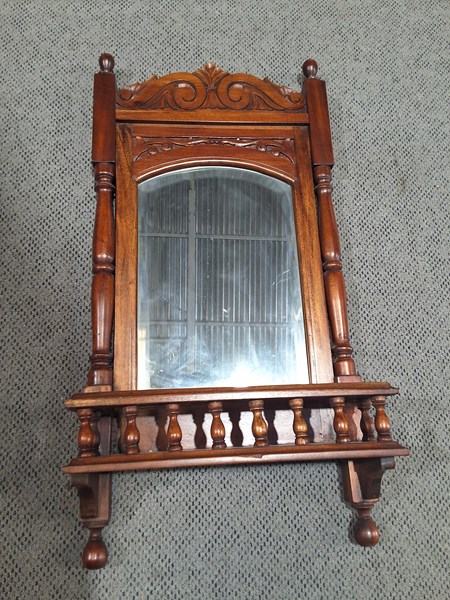 Lot 326 - CONSOLE MIRROR