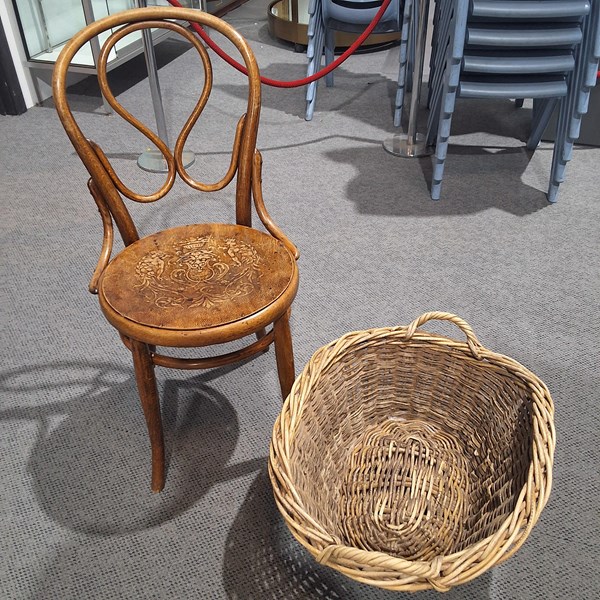 Lot 274 - CHAIR AND BASKET