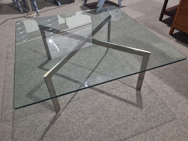 Lot 153 - COFFEE TABLE