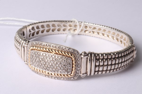 Lot 1059 - DIAMOND SET BRACELET