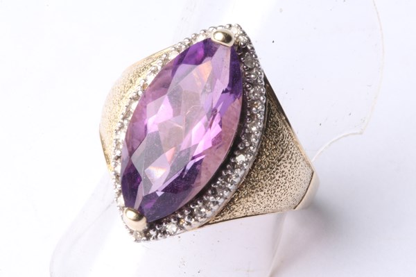 Lot 1044 - GOLD AMETHYST & DIAMOND RING