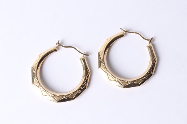 Lot 1016 - GOLD EARRINGS