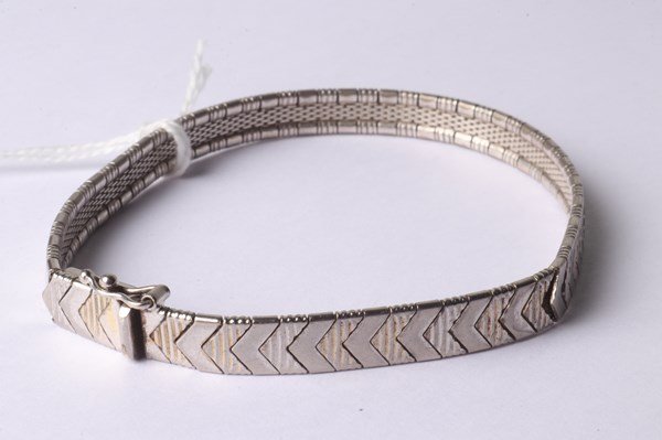 Lot 1063 - SILVER BRACELET