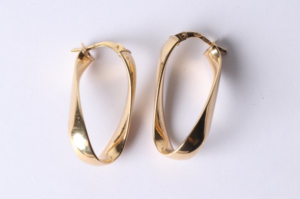 Lot 1018 - GOLD EARRINGS