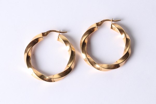 Lot 1015 - GOLD EARRINGS