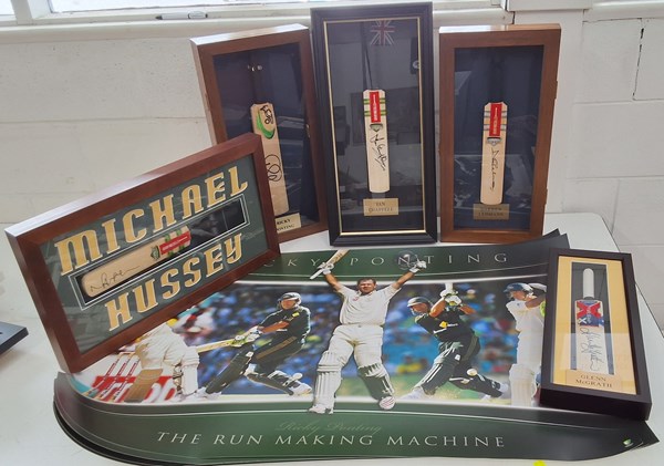 Lot 1535 - SIGNED BATS